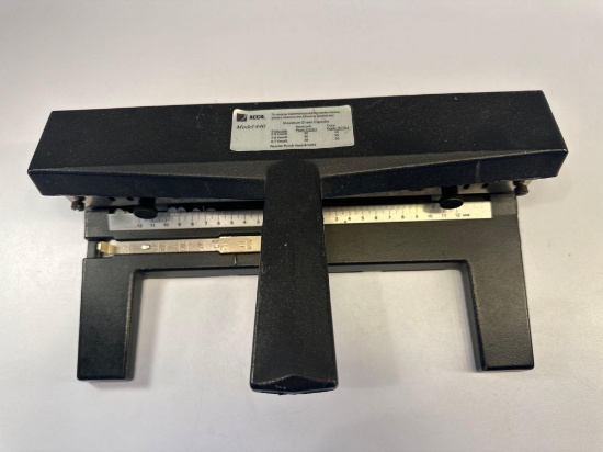 Heavy Duty Hole Puncher