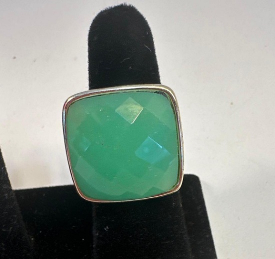 Green Stone Size 7 Ring Costume Jewelry