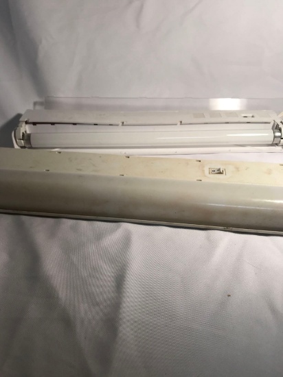 2 Light Fixtures