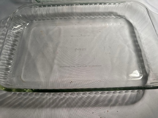 1 Pyrex Casserole Dish / 1 Casserole Dish