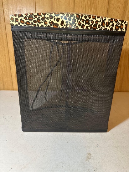 Paper Shedder With Leopard Design Top