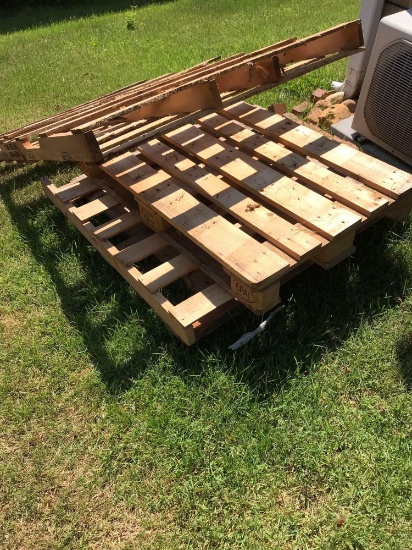 4 Wooden Pallets