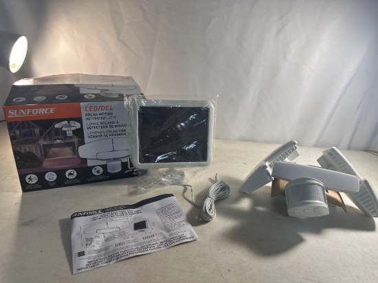 LED/ DEL Solar Motion Activated Light In Box