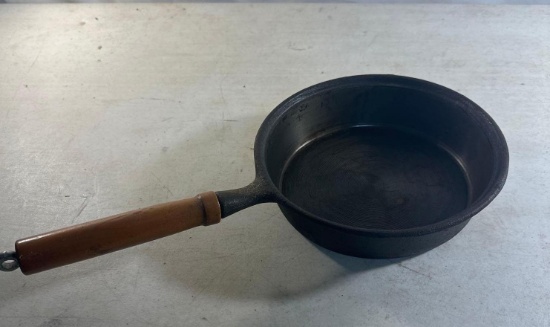 7 Inch Rod Iron Skillet With Wooden Handle