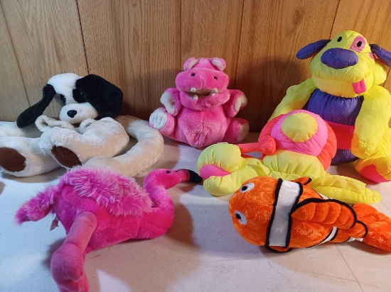 2 Hand Puppets and 4 Plush Toys
