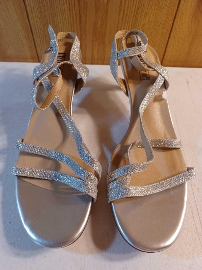Pair of Idifu Shoes