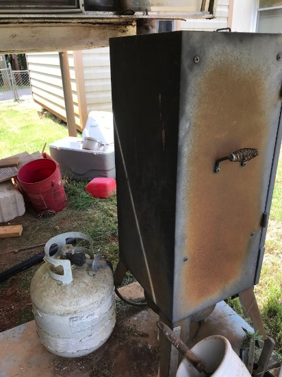 Char-Broil Smoker with propane gas tank