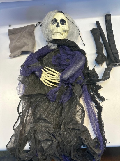New Tree Hanging Skeleton Halloween Props