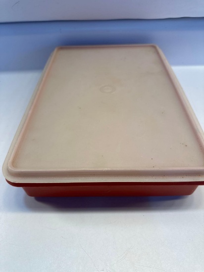Plastic Tupperware Dish With Lid