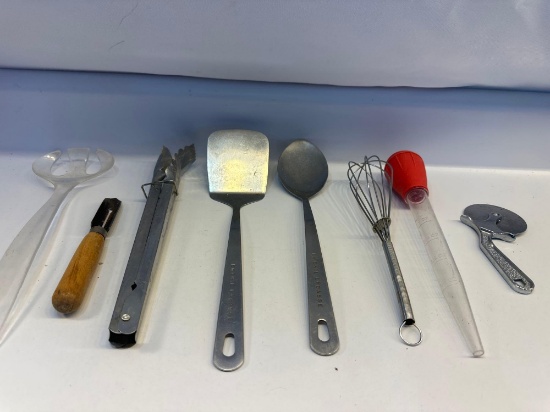 Kitchen Utensils Lot -Spoon, Pizza Cutter, Peeler