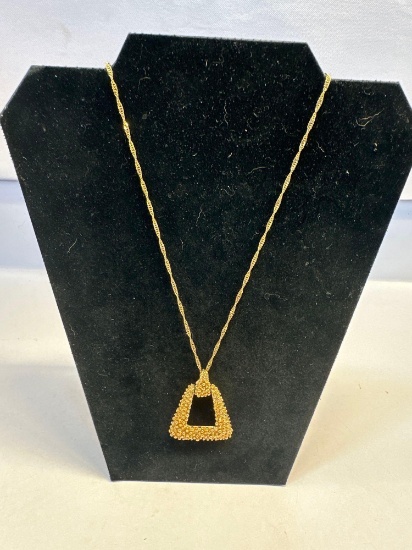 Costume Jewelry Gold Necklace with Gold Pendant