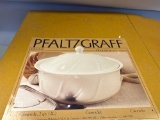 New Pfaltzgraff 2 Qt Casserole Dish With Lid In Box