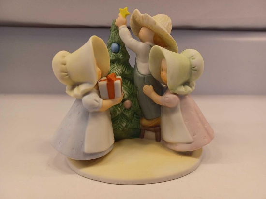 Circle of Friends by Masterpiece - Christmas Tree