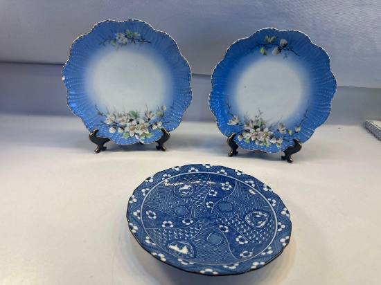Set of 2 Decorative Plates With Plate Stand, 1 Decorative Plate