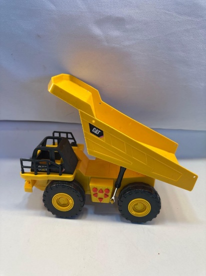 Cat Dump Truck Motorized and Function Heavy Duty Worker