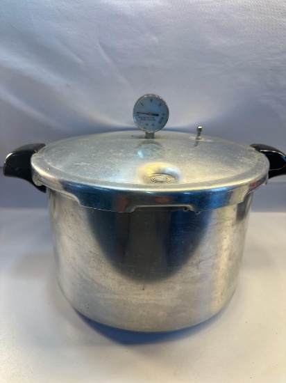 Presto Pressure Canner / Cooker With Lid