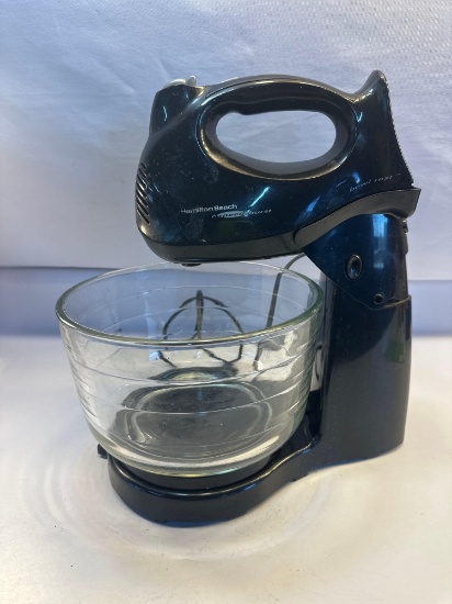 Hamilton Beach 6 Speed Hand/ Stand Mixer With Glass Bowl
