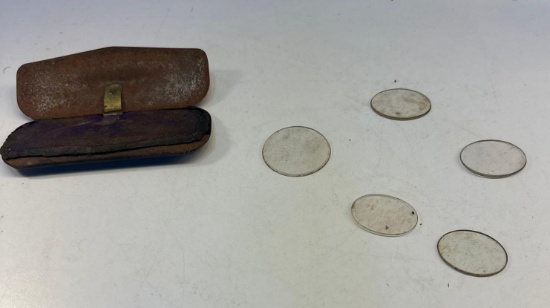 Vintage Eye Glass Lens / Vintage Metal Case