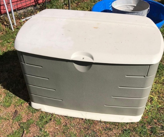 Rubbermaid Storage Container/Toy Box