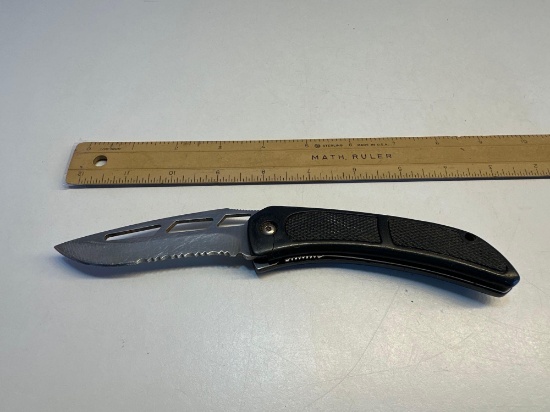 Black Stainless Steel Blade Pocket Knife
