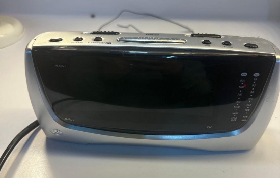 Durabrand AM/FM Dual Alarm Clock Radio