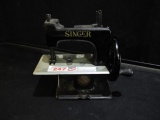 MINI SINGER SEWING MACHING