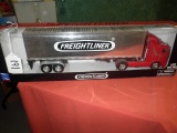 FREIGHTLINER SEMI