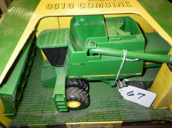 JOHN DEERE 9610 COMBINE  1/28 SCALE