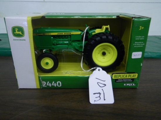 JOHN DEERE 2440 TRACTOR 1/16 SCALE