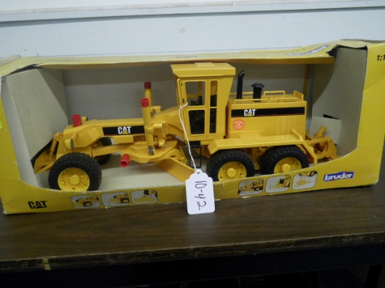 CAT GRADER BY BRUDER 1/16 SCALE