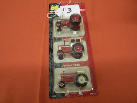 FARMALL HISTORICAL TRACTOR SET