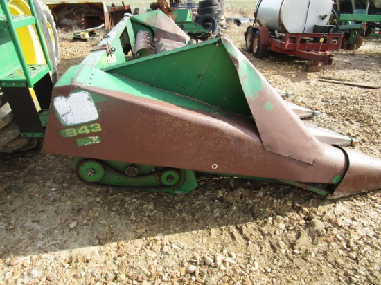 JD 843 8 Row Corn Head