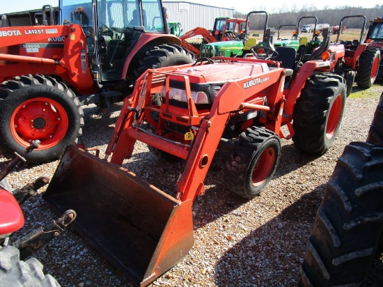 Kubota L3701 Tractor