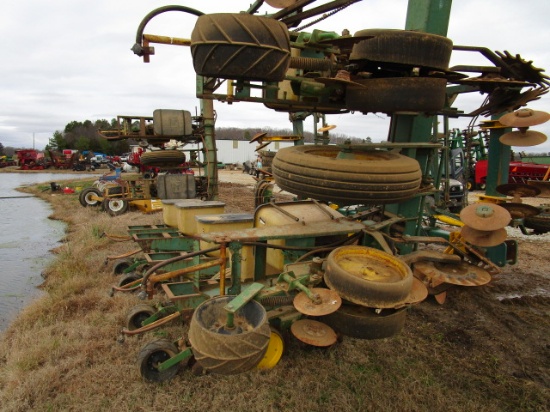 8 Row, 38" 7100 Cotton Planter, No-Till