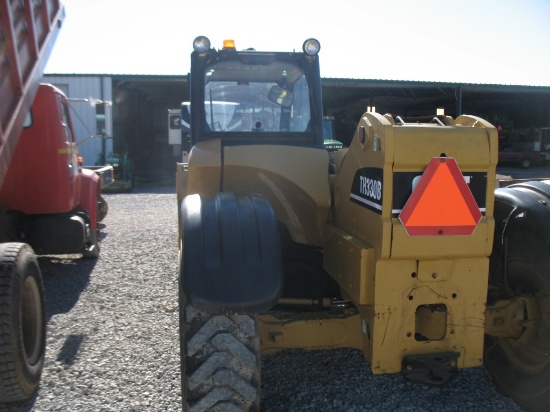 CAT TH330 B, Cab