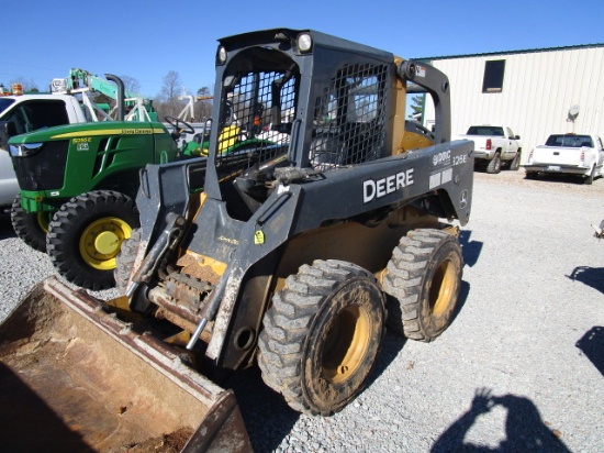 JD 326E Skid Steer