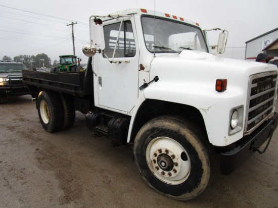 1954 INTL. 2 TON BOB TRUCK W/ 10' BED