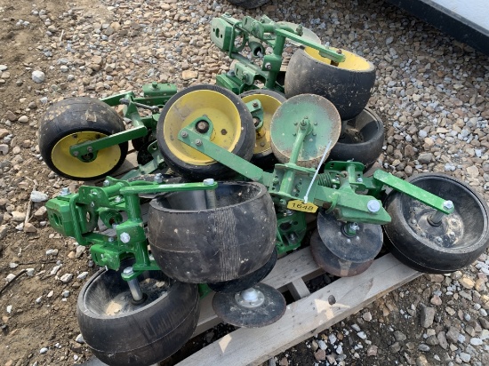 PLANTER WHEELS OF JD PLANTER