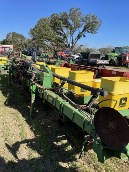 JD 1720 8 Row 30" Planter