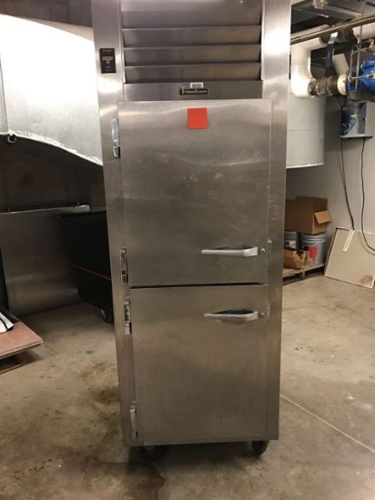 Traulsen Refrigeratior MOD. AMT132WUT-HHS; SER. #: T094130B01