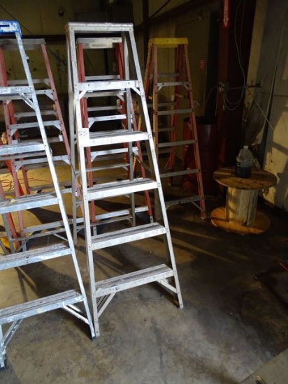 ALUMINUM 6’ STEP LADDER