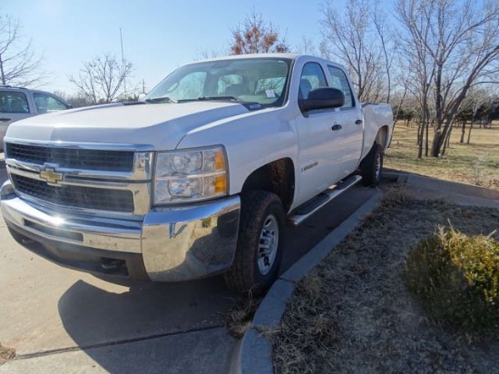 2008 CHEVY 2500 HD 4 DOOR W/LONG BED