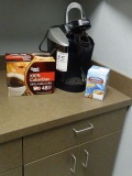 KEURIG COFFEE MAKER W/COFFEE & CHOCOLATE