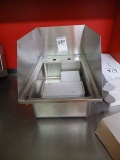 S/S SINK W/FAUCETS & STRAINER