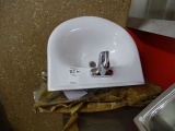 PORCELAIN SINK W/FAUCET