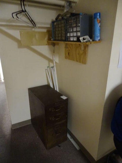 CABINET W/TOOL & NUT & BOLT BIN