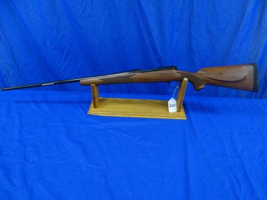 Winchester M70 Sporter, 7MM Remington Magnum, 26" Barrel, Bolt Action, No box