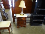 LAMP TABLE & LAMP (X2)