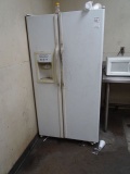 GE REFRIGERATOR W/WATER & ICE