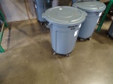 NEW BRUTE 32 GALLON TRASH CAN W/DOLLY & LID